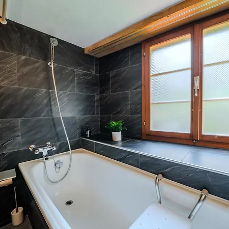 Mountain View Near Brienz With Hot Tub & Free Parking