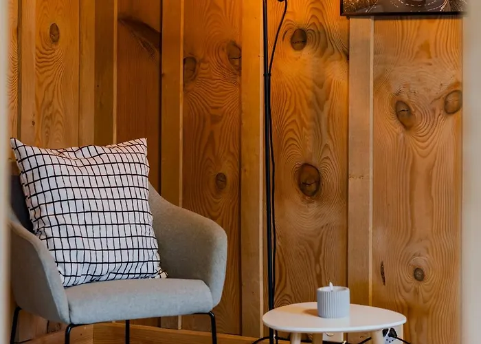 Mountain View Near Brienz With Hot Tub & Free Parking Lejlighed