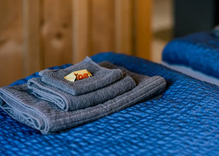 Mountain View Near Brienz With Hot Tub & Free Parking Lejlighed